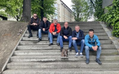 Kiedyś spotykali się tam między zajęciami, dzisiaj postawili tam krasnala! Poznajcie historię Ekipy Schodkowej!